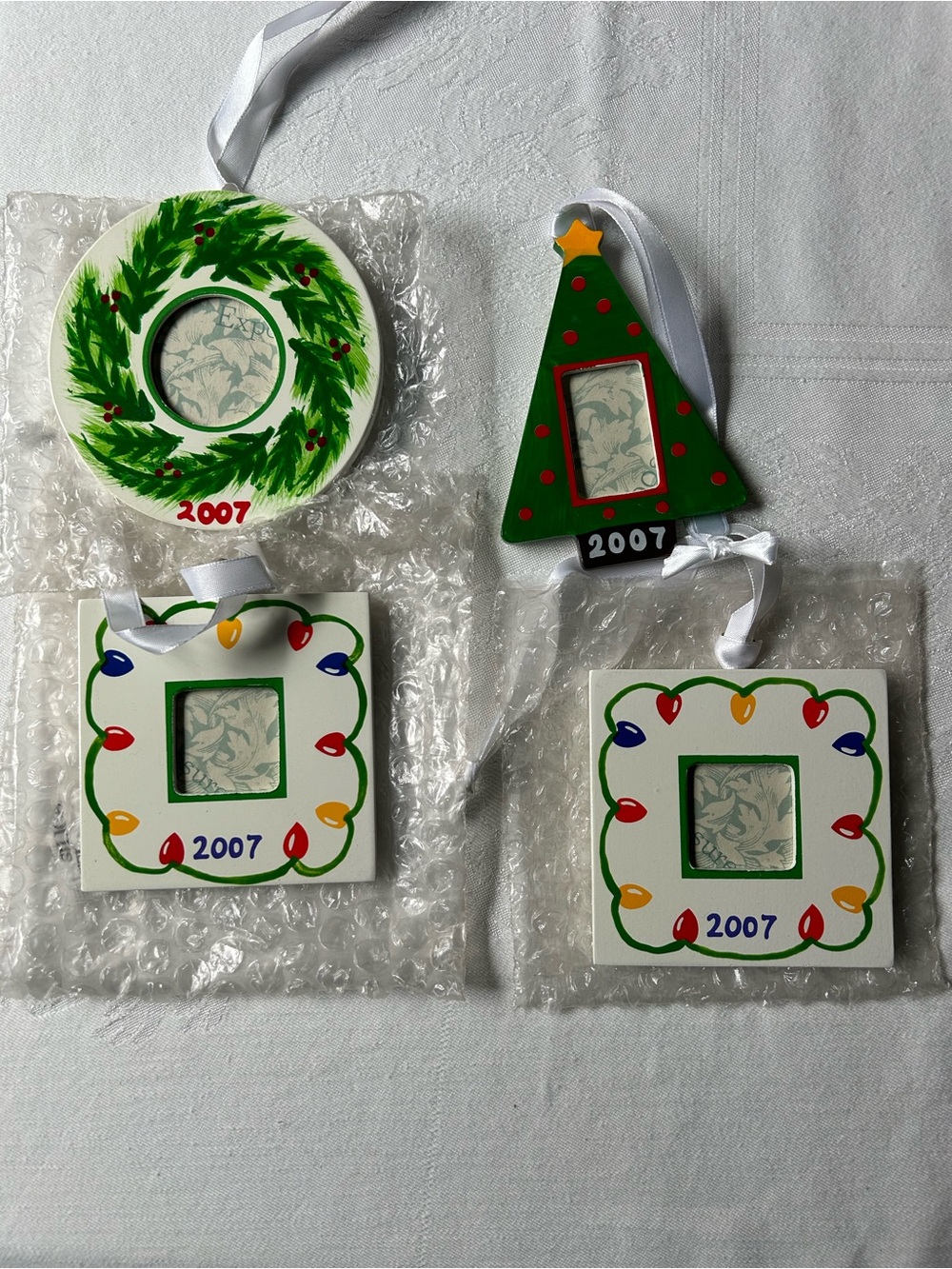 Exposures 2007 Christmas Mini Photo Frame Ornaments - Green & White (2007)